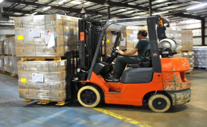 İş Yerlerinde Forklift Güvenliği: Hayat Kurtaran İpuçları ve Yasal Zorunluluklar